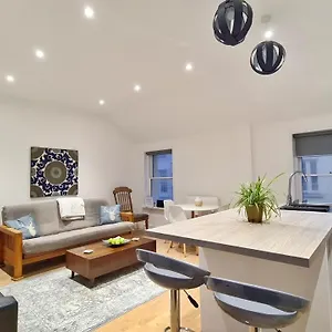 modern-central-perfect-beach-getaway-2min-walk.brighton-hotels-england.com/