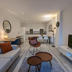 hounslow-apartments-by-charles-hope.brighton-hotels-england.com/