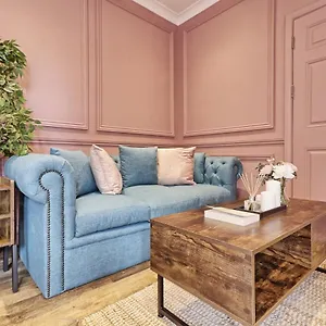 plush-nest-charming-one-bedroom-flat-southend-stays.cambridgehotelsuk.com/